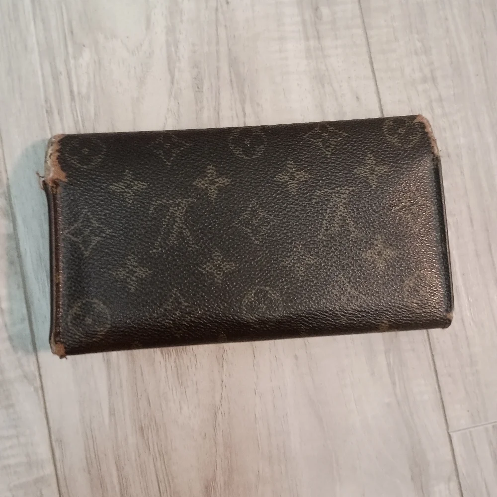 Authentic Louis Vuitton Monogram Canvas Porte Tresor International Wallet